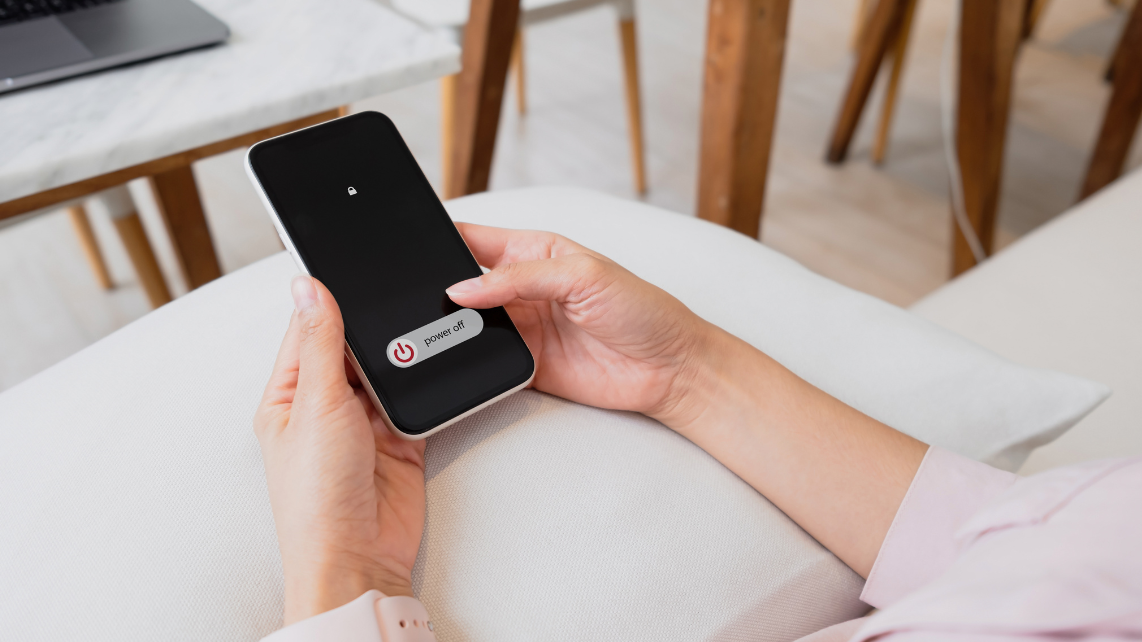 A woman hand using her hand to turn the phone off